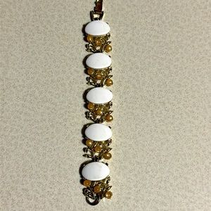 Vintage Star gold tone white stones and faux pearls with pinkish tone (569)